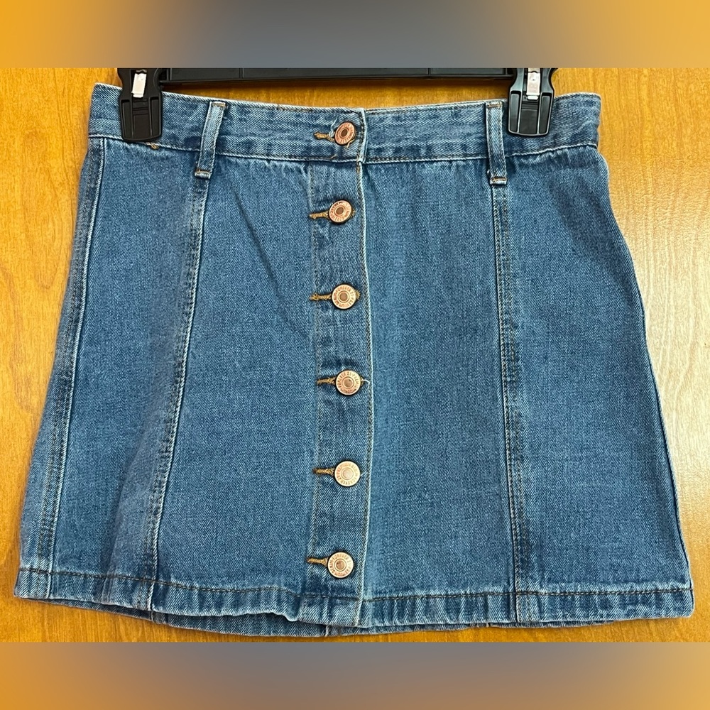 Forever 21 blue jean mini skirt. Women’s size small.